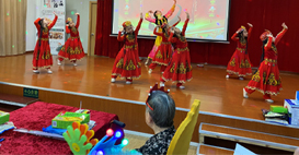 敬老院里的快乐生活 耄耋报纸新鲜出炉