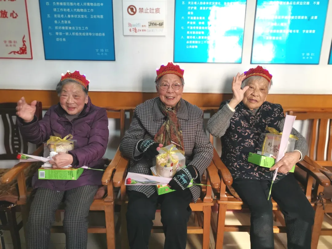 吉阳红为十一月寿星老人送祝福