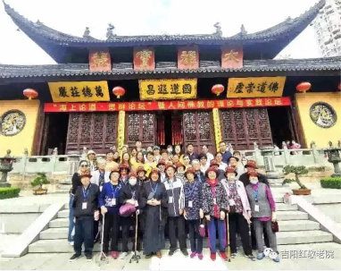 吉阳红敬老院组织老人游玩玉佛寺