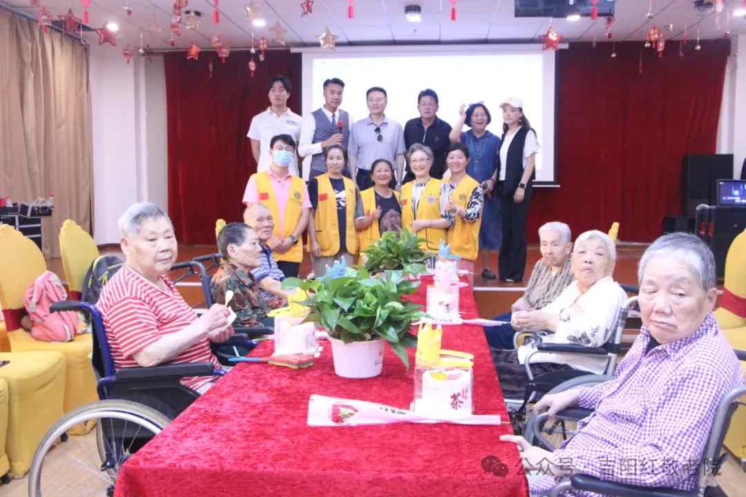 热烈庆祝吉阳红敬老院八月寿星生日会圆满成功